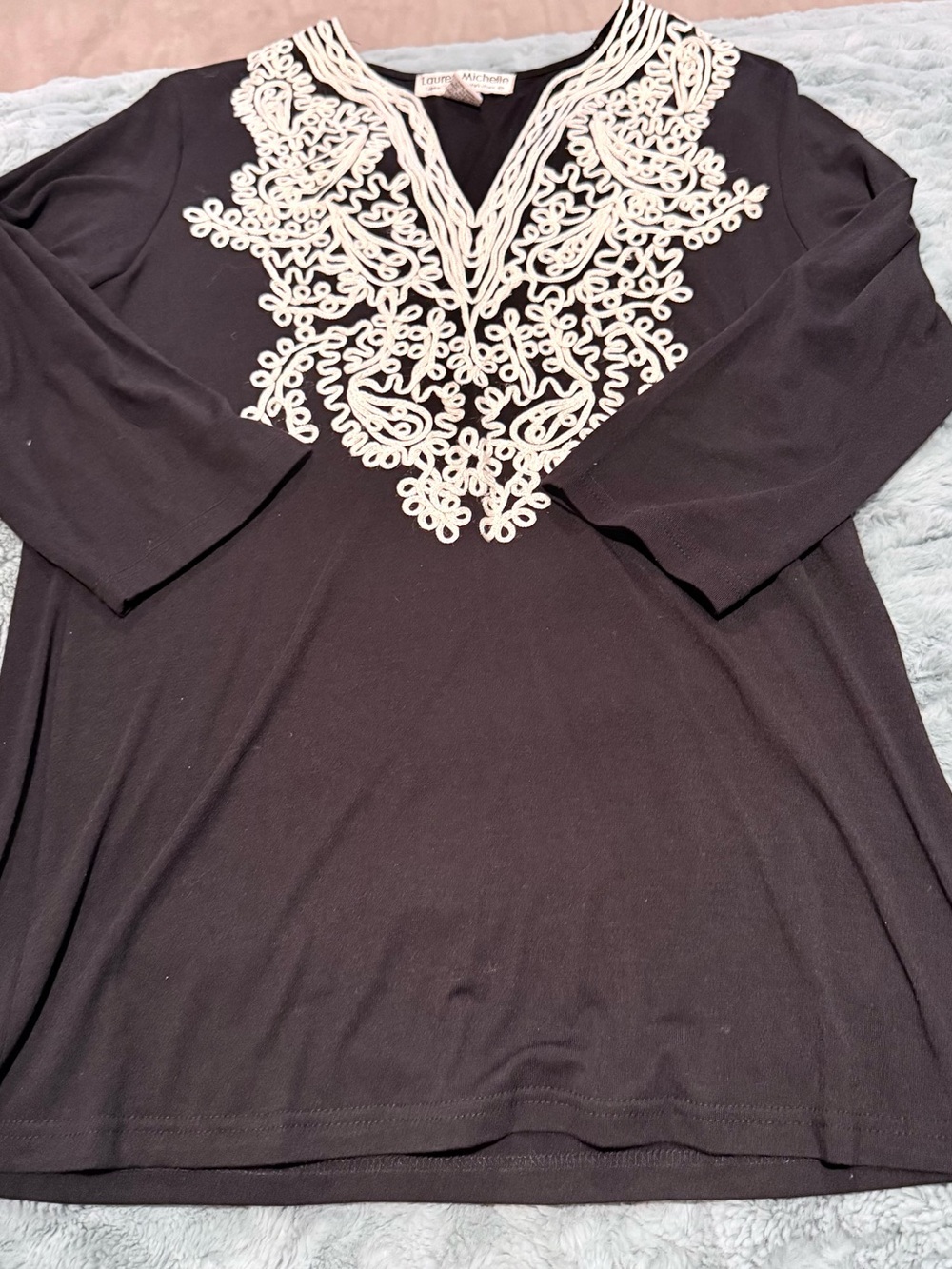 Lauren Michelle Black Tunic with Cream Embroidery Size Medium